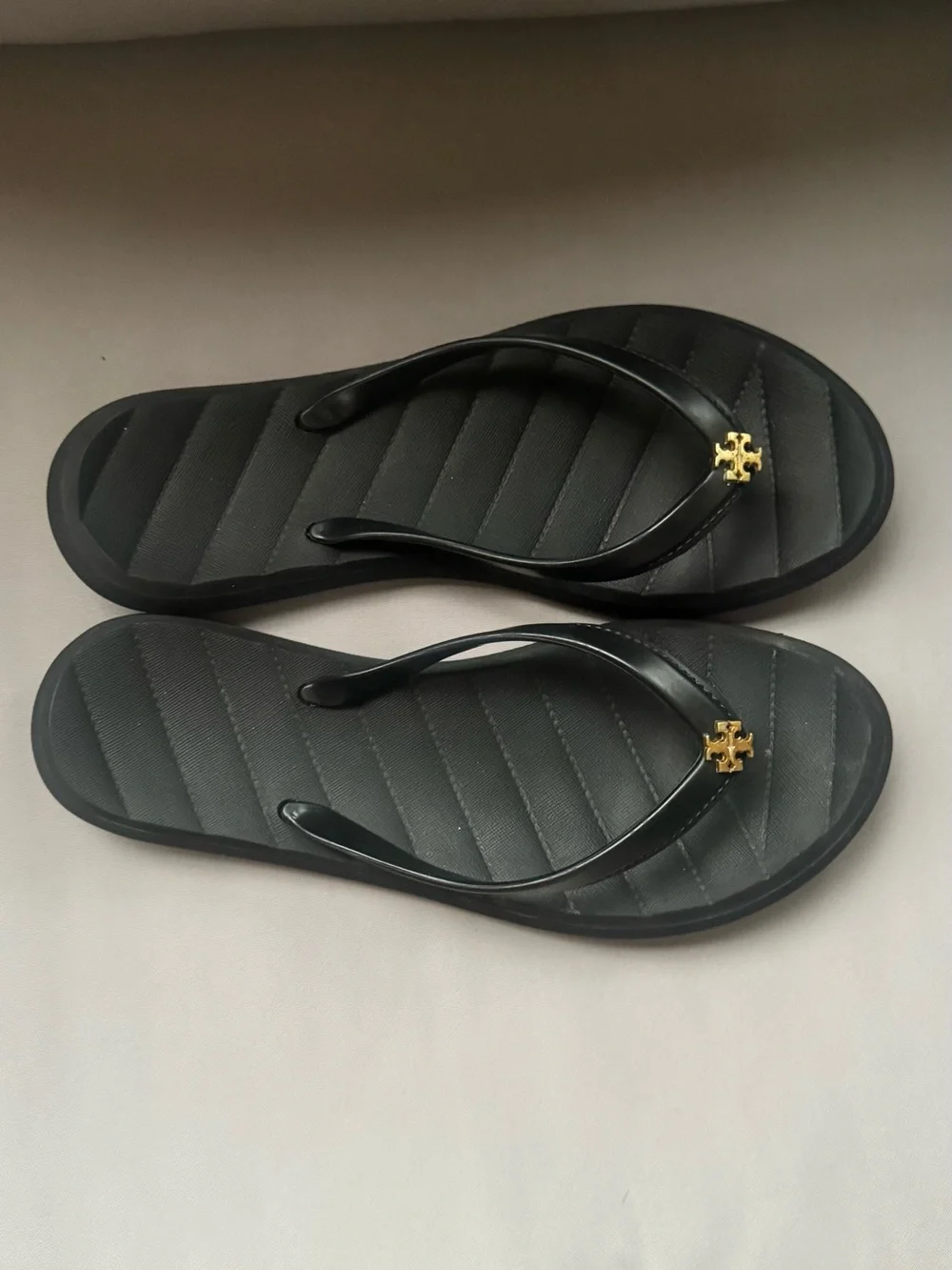 Tory Burch Kira Flip Flop (Women) 9 fits smaller 7-7.5 Tory Burch black Women